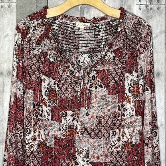 JANE and Delancy multicolored long sleeve‎ boho blouse. Smocked neckline/sleeves - Picture 2 of 13